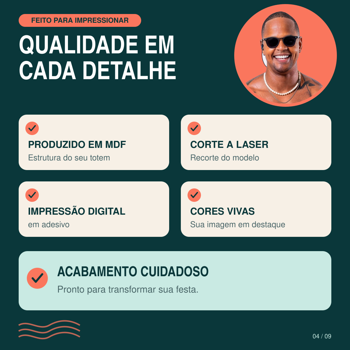 Detalhes de qualidade do totem Léo Santana: MDF, impressão digital e corte a laser